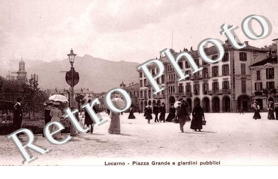 Piazza Grande e giardini pubblici, la grande place et les jardins publics