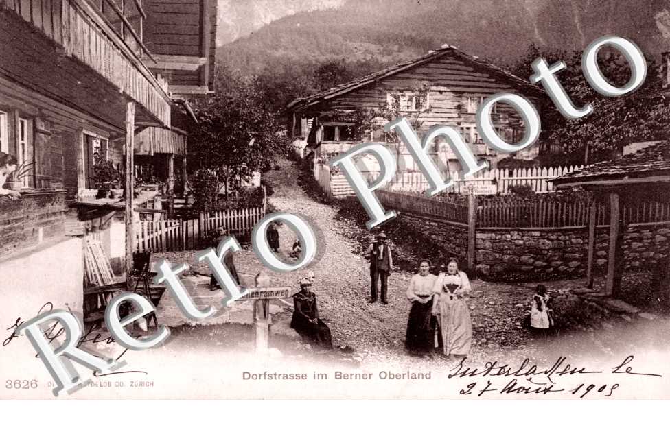 Dorfstrasse im Berner Oberland. Rue de village dans l'Oberland bernois
