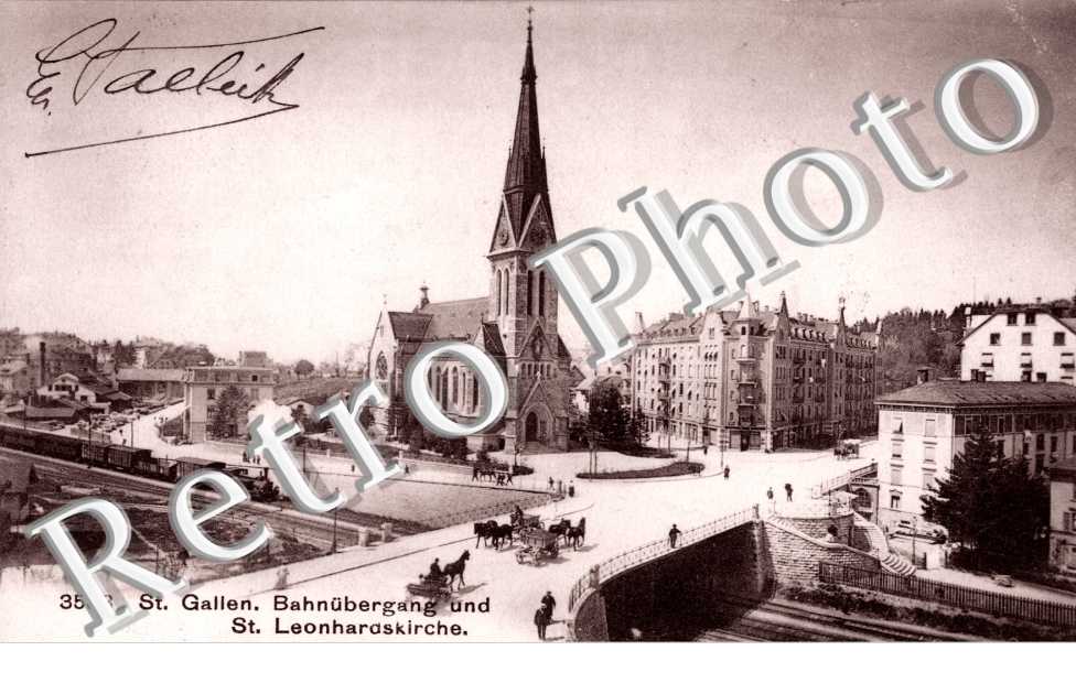 Bahnubergang und St. Leonhardskirche. Passage a niveau et eglise Saint-Leonard