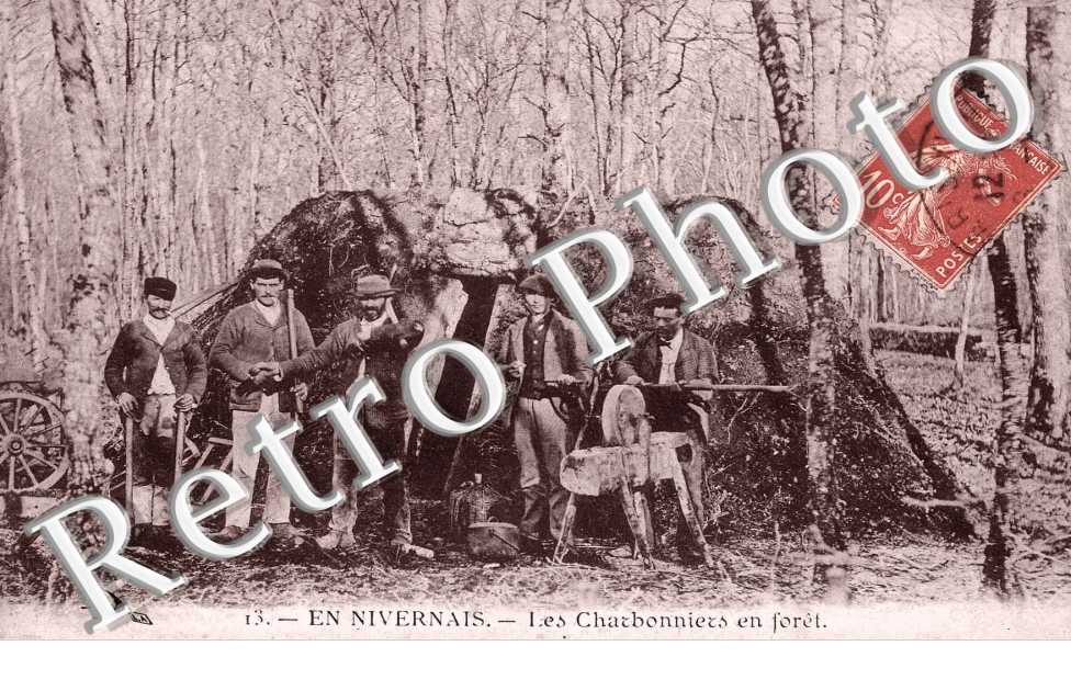 Les charbonniers en foret