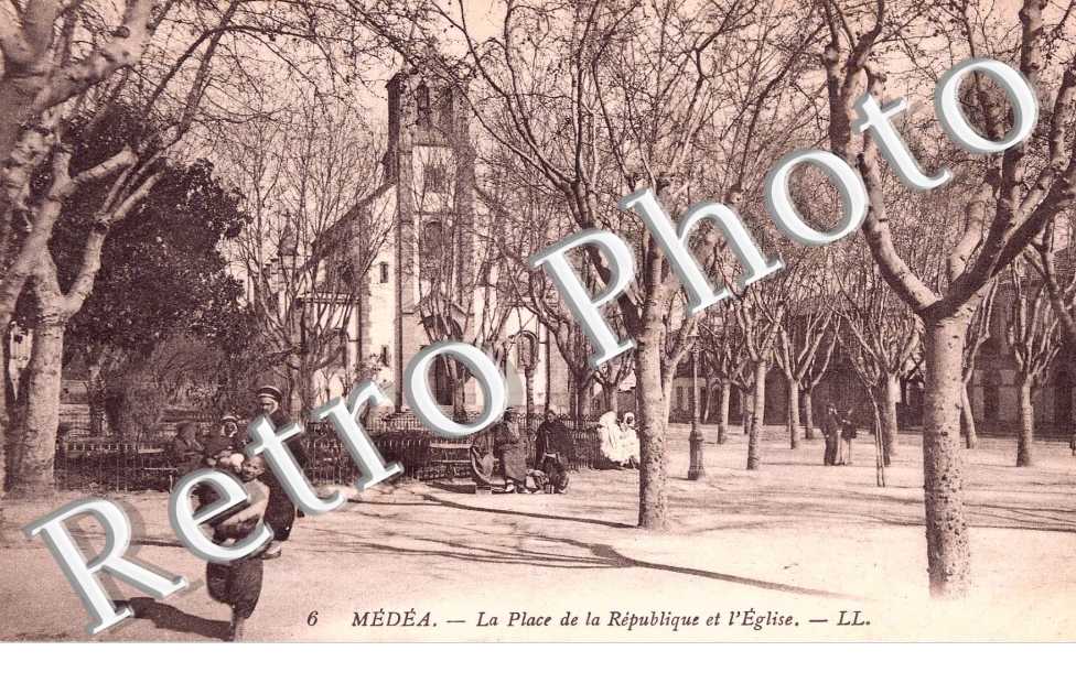 la Place de la Republique et l'Eglise
