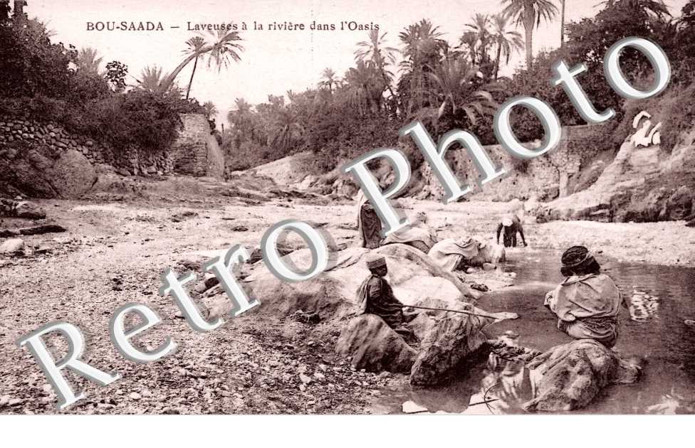 Laveuses a la riviere dans l'Oasis