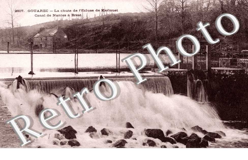la Chute de l'ecluse de Kerlouet Canal de Nantes a Brest