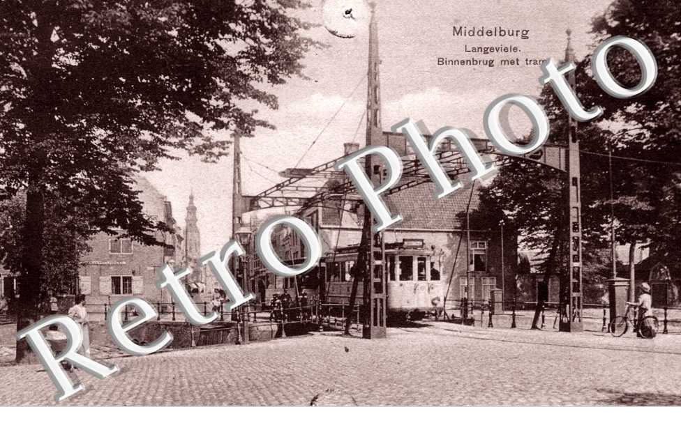 Langeviele - Binnenburg met tram