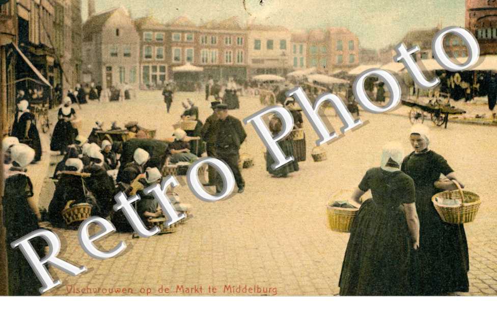 Vischvrouwen op de Markt te Middelburg. Pecheuses sur le marche a Middelburg