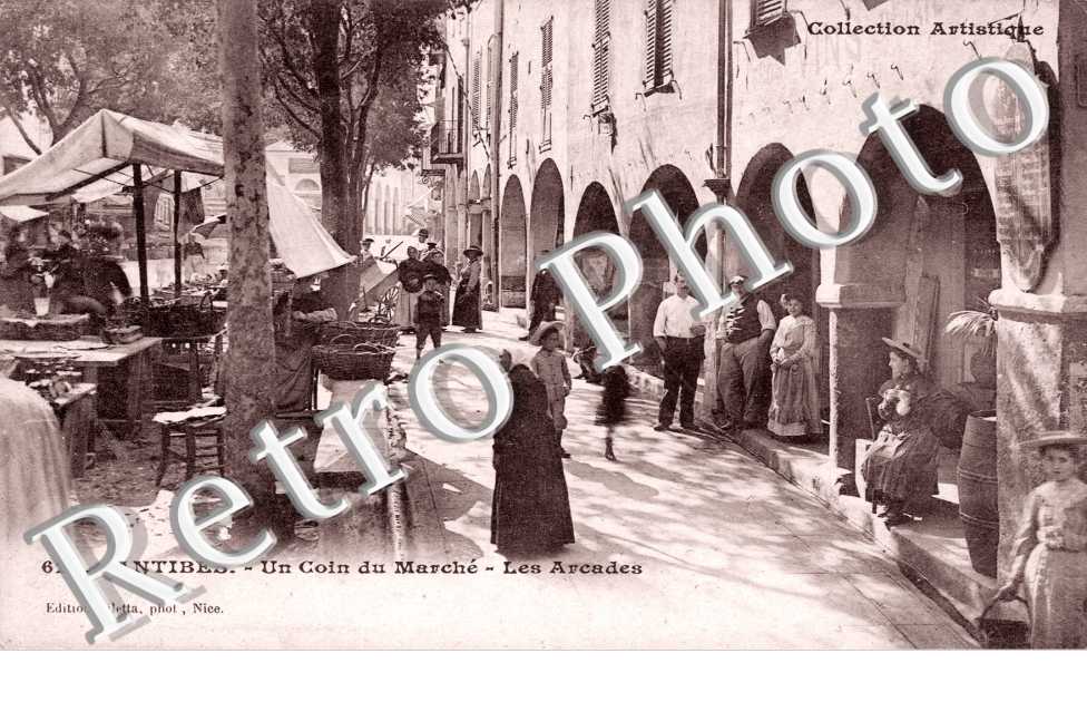 Un coin du marche Les arcades