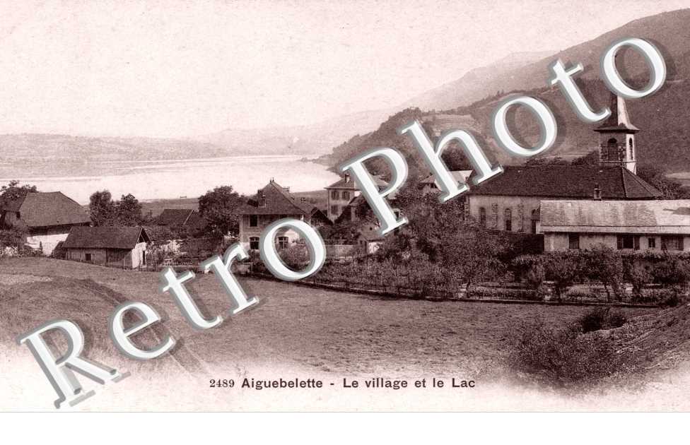 Le Village et le Lac