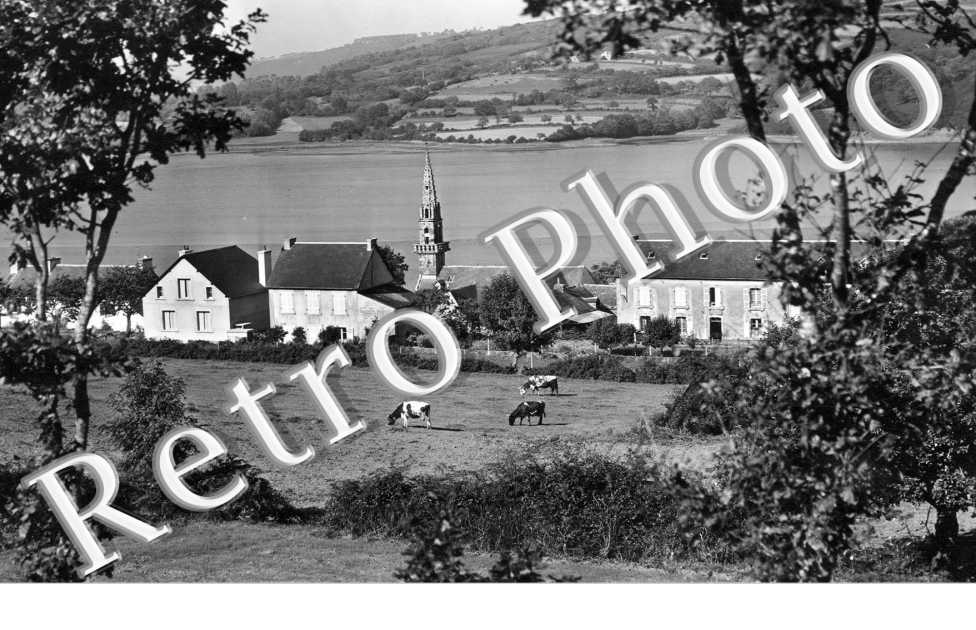 le joli petit bourg dominant l'Aulne