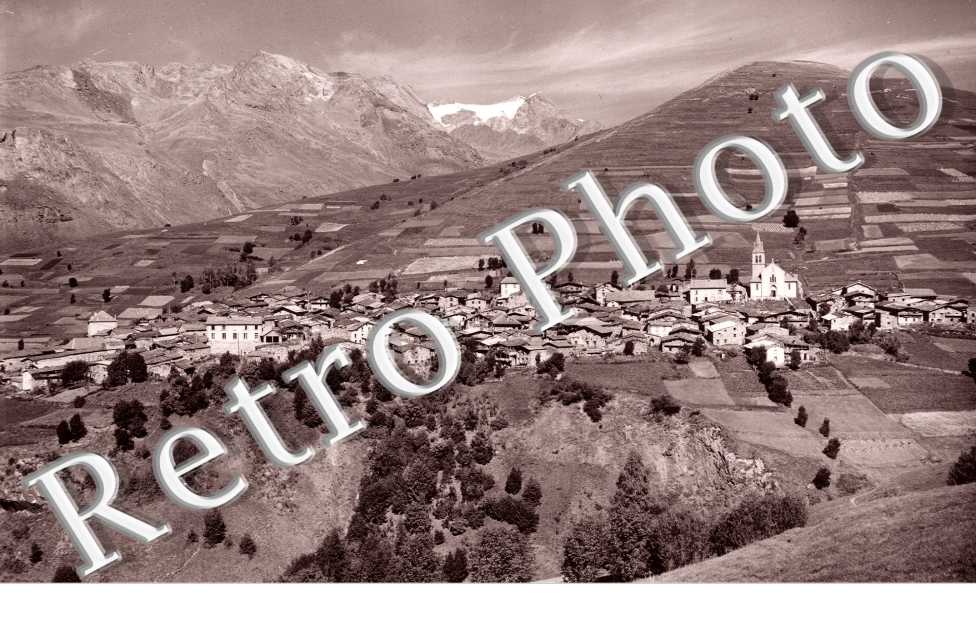 Vue generale du village et les Grandes Rousses
