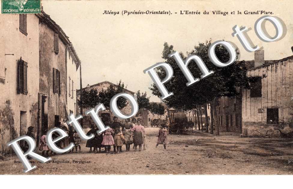 l'entree du village et la grand place