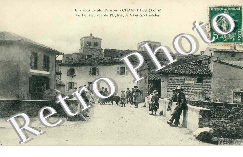 Le pont et vue de l'eglise