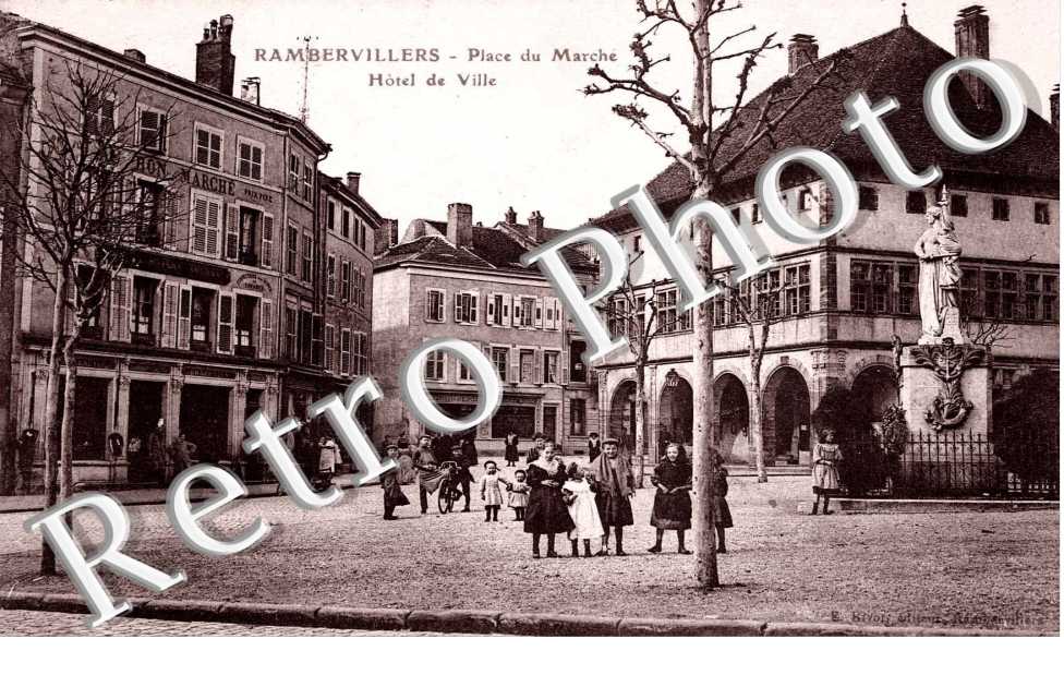 Place du marche et hotel de ville