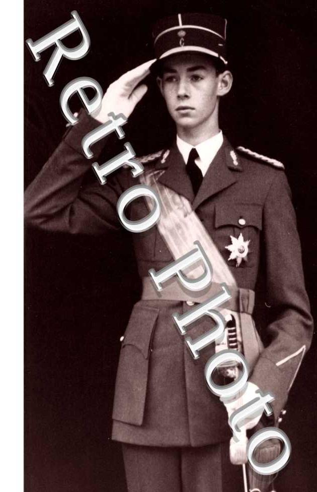 Un Militaire au Garde à Vous