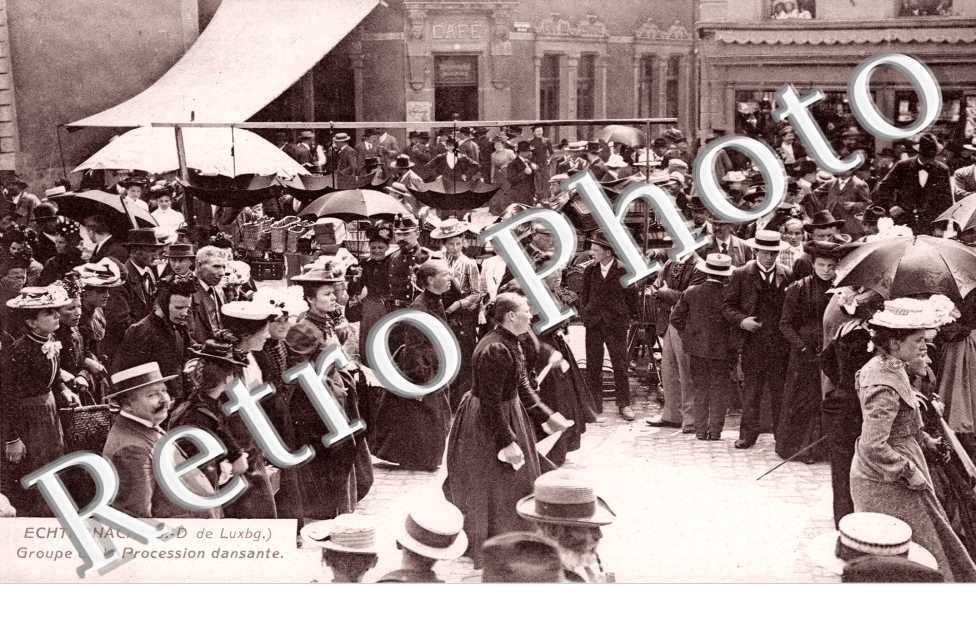 groupe de la procession dansante
