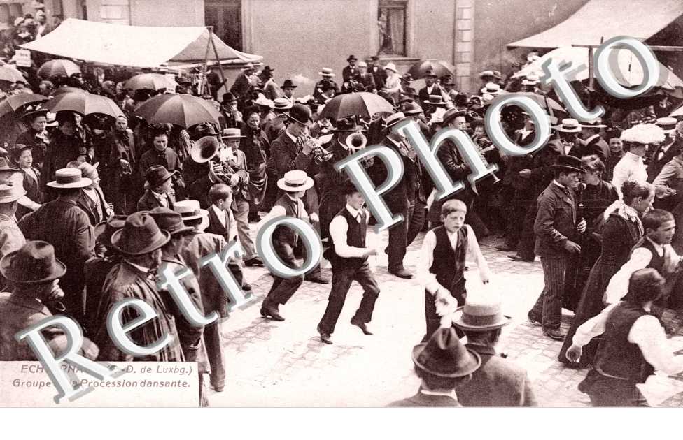 groupe de la procession dansante