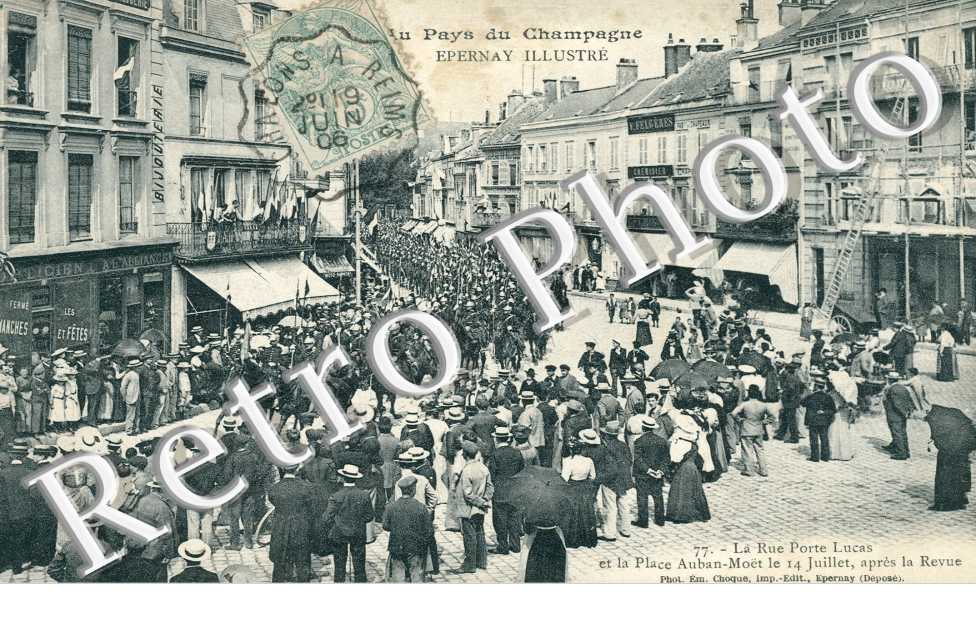 la rue Porte Lucas et la place Auban-Moët le 14 juillet