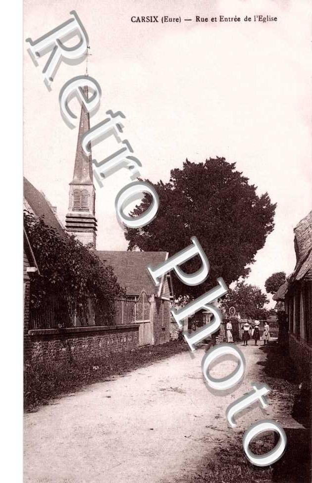 rue et entrée de l'église