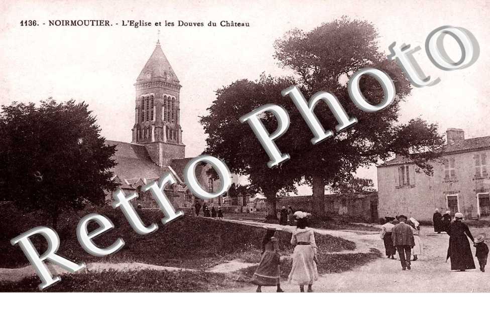 l'Eglise et les douves du chateau