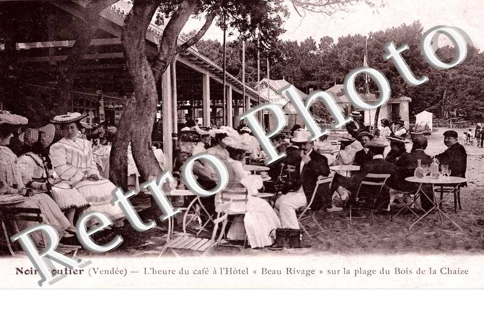 Bois de la Chaise  L'Hotel Beau Rivage L'heure du cafe a l'hotel " Beau Rivage " sur la plage du Bois de La Chaize