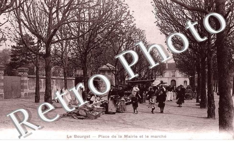 Place de la mairie et le marche