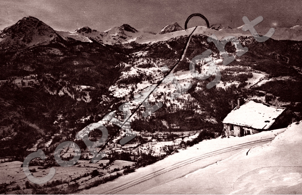 Chantemerle - pistes de Serre-Chevallier et de Serre-Ratier vues des chalets du Tronchet