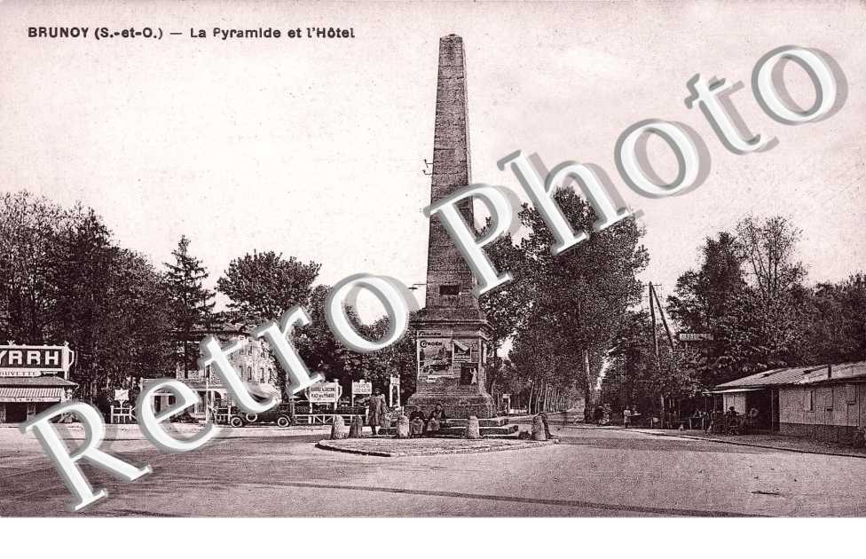la pyramide et l'hotel
