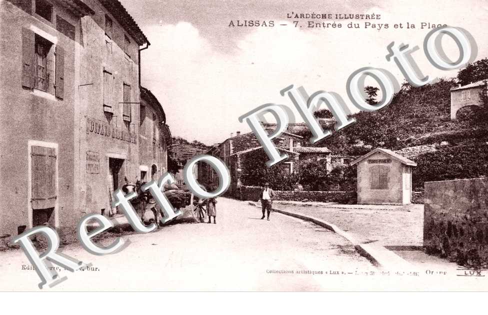 entrée du pays et la place
