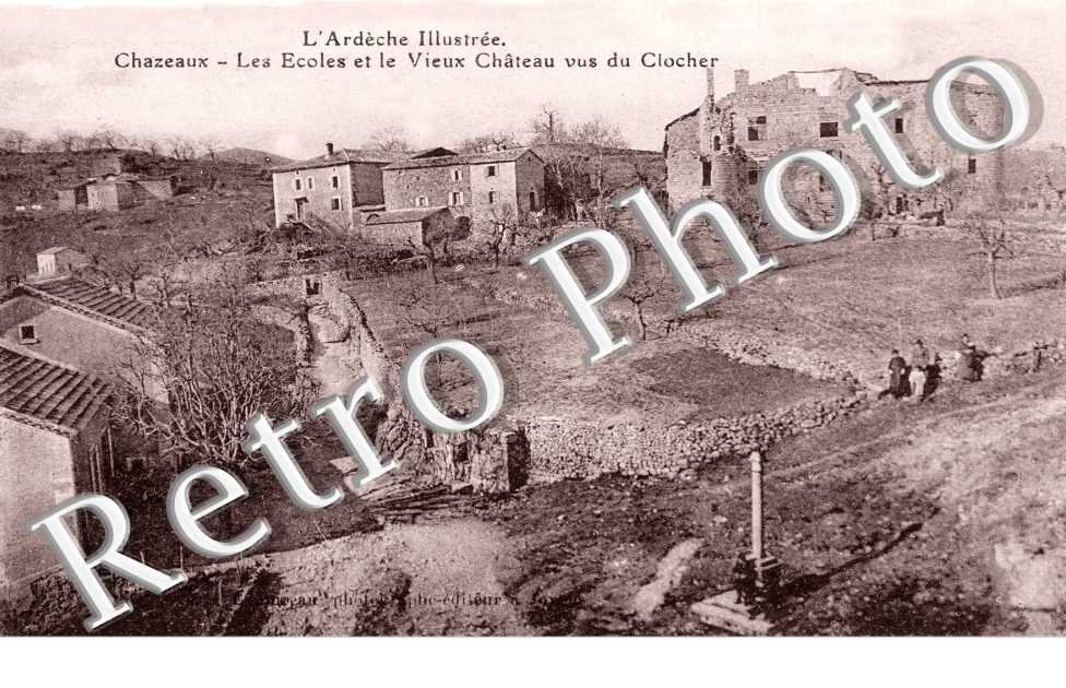 Les écoles et le vieux château vus du clocher