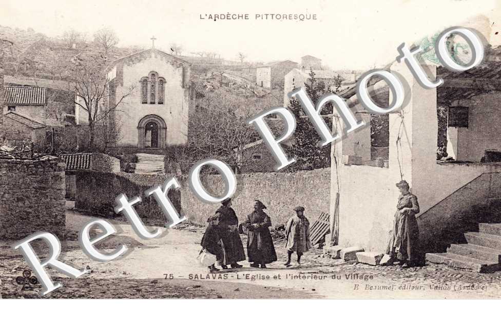 l'église et l'intérieur du village