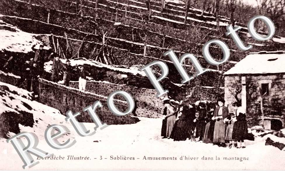 Amusements d'hiver dans la montagne