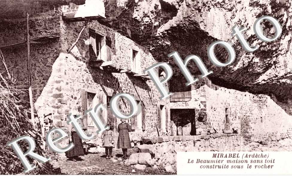 le Beaumier maison sans toit construite sous le rocher