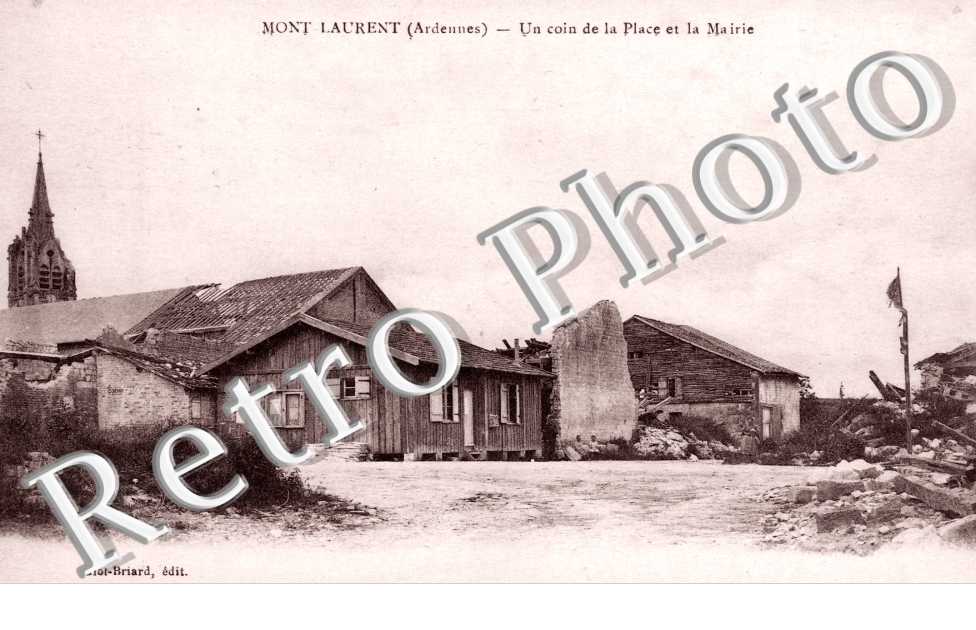 Un coin de la place et la mairie