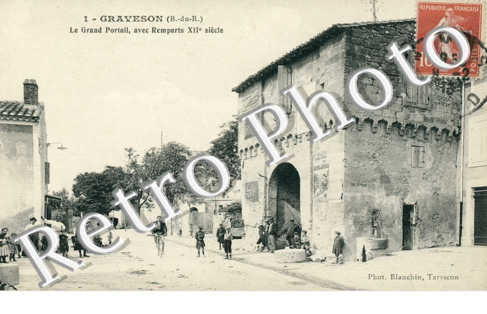 Le grand portail avec remparts XIIème siècle
