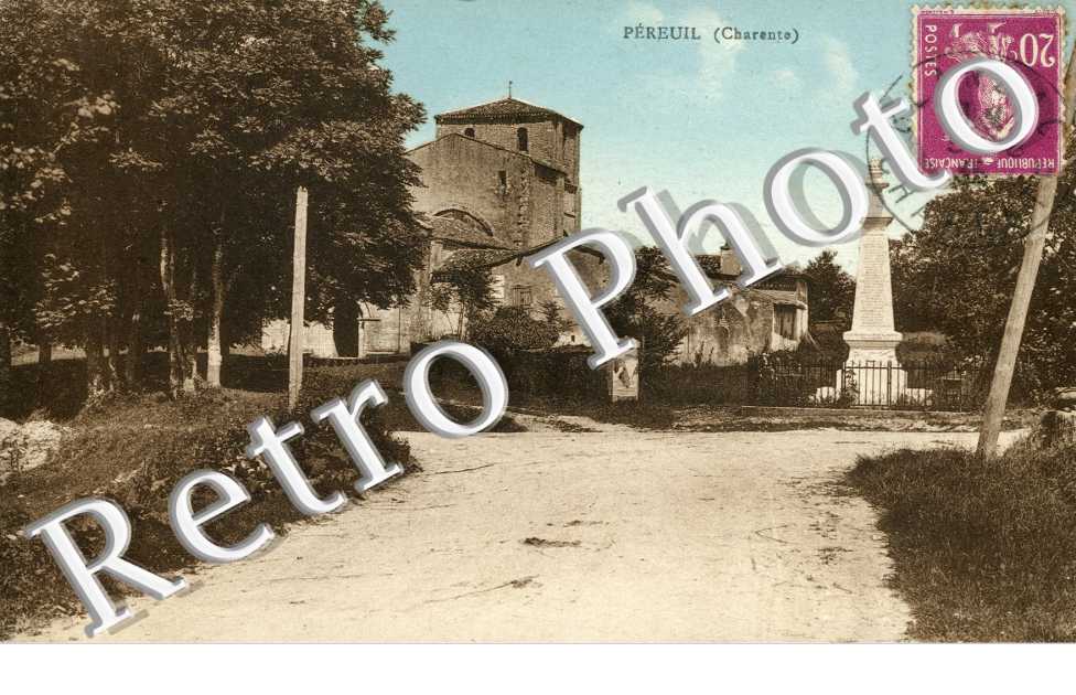 Vue vers monument et eglise