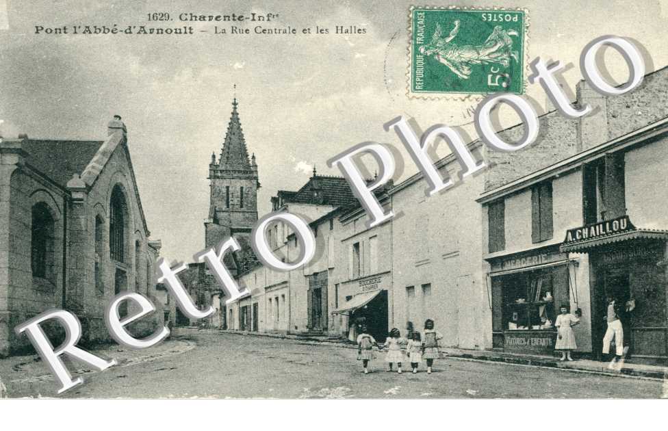 la rue centrale et les halles