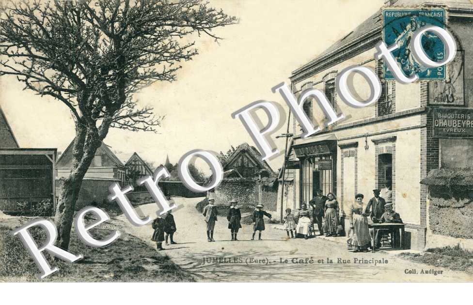 le Cafe et la rue principale