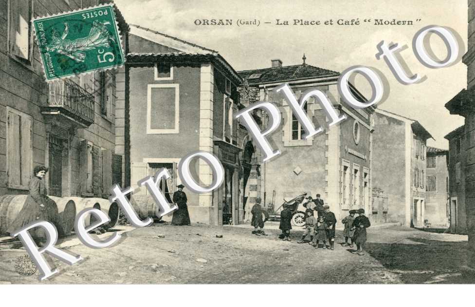la Place et cafe " Modern "