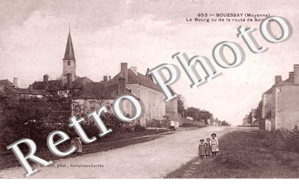le bourg vu de la route de Saint-Loup