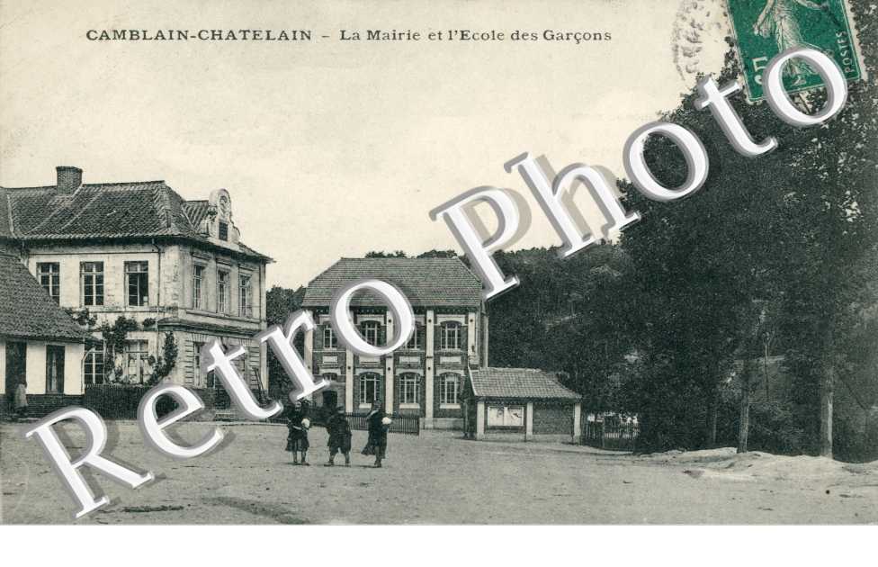 La Mairie et l'école des garçons