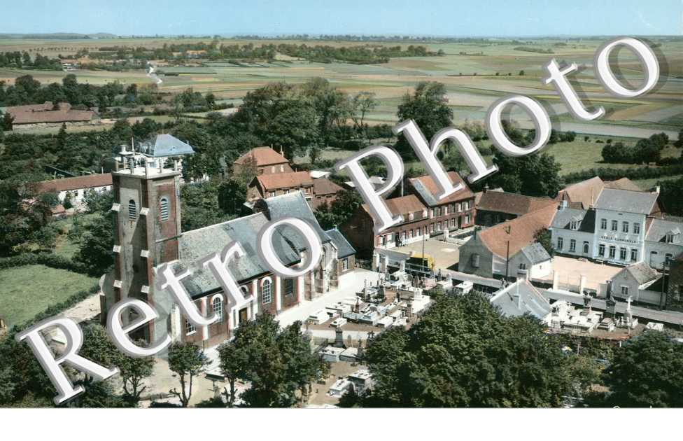 vue aerienne  Eglise et Mairie