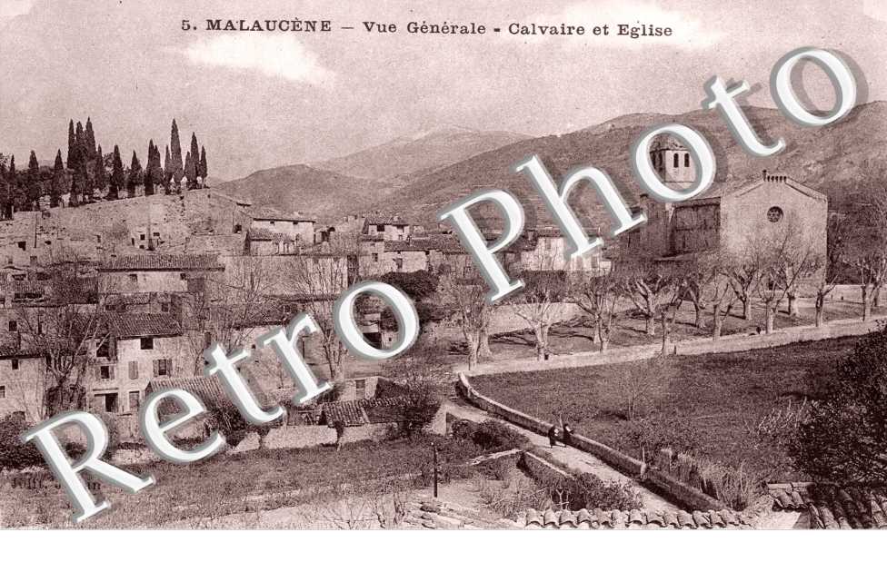 Vue générale Calvaire et église