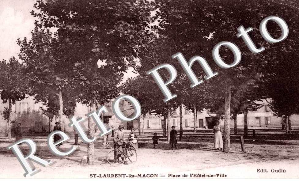 la Place de l'Hotel-de-Ville