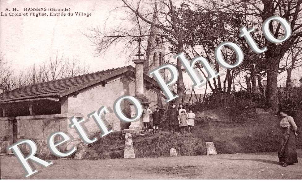 la Croix et l'eglise, entree du village