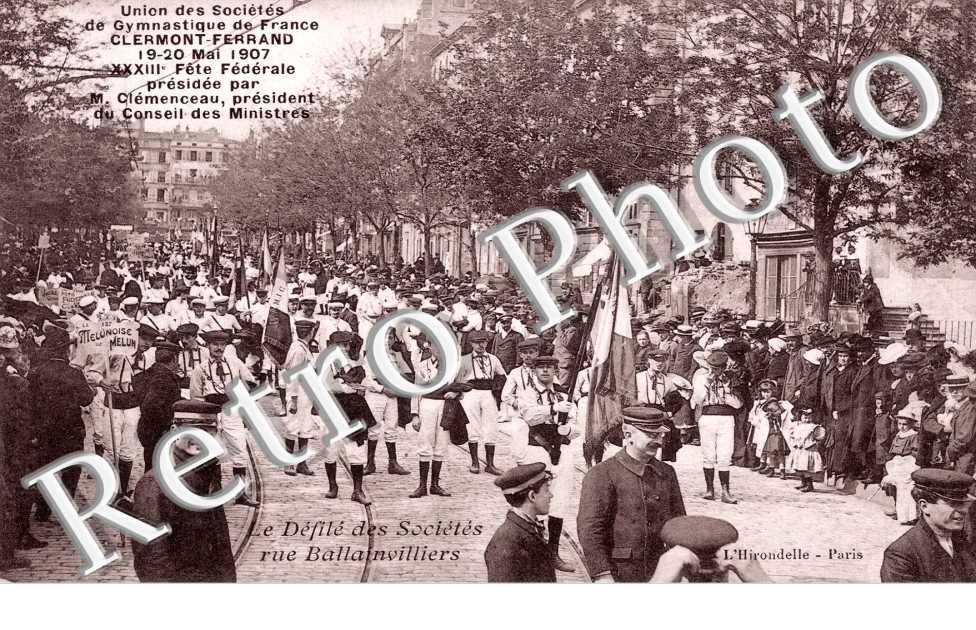 le defile des societes de gymnastique rue Ballainvilliers preside par M. Clemenceau 1907