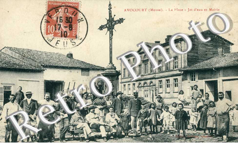 la Place Jet d'eau et Mairie