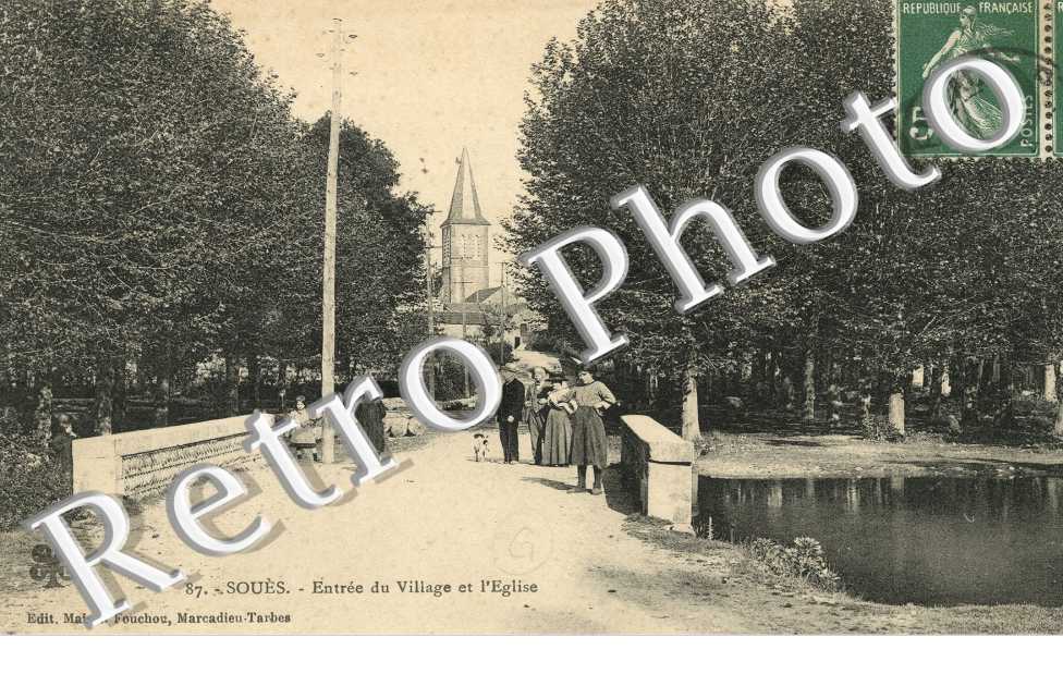 entree du village et l'eglise