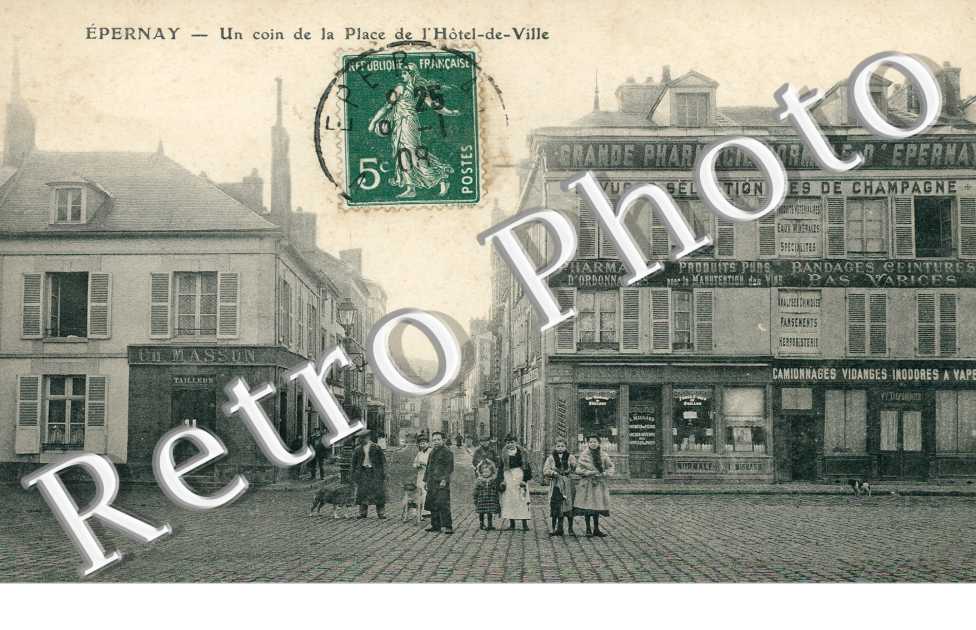 un coin de la place de l'Hôtel-de-Ville