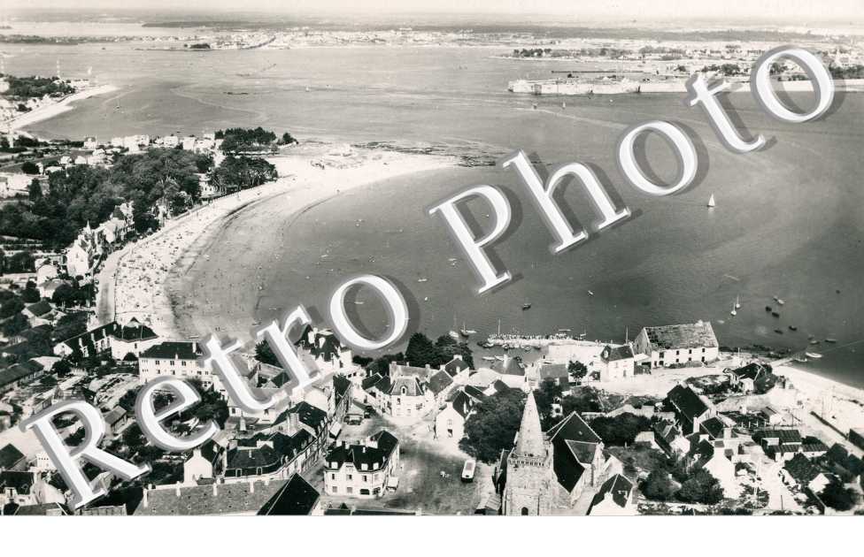 vue aerienne L'eglise et la plage de Toulhars.