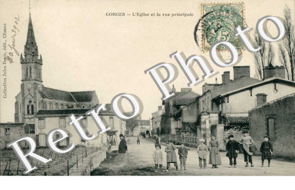 l'eglise et la rue principale
