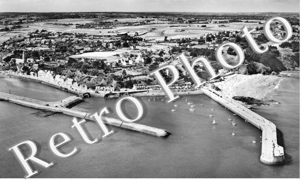 vue aerienne Le port et la plage